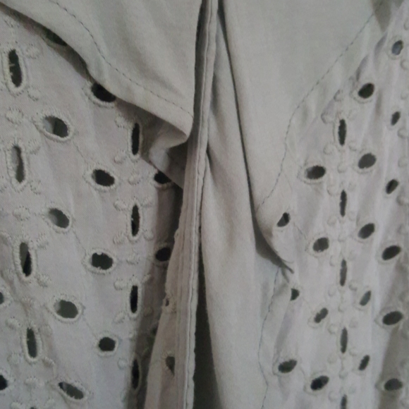 Free People ruffle eyelet tank. - Picture 3 of 4